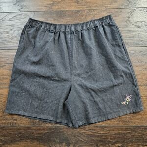 Vintage 80s 90s Black/Gray Lightweight High-Waisted Floral Embroidered Shorts
